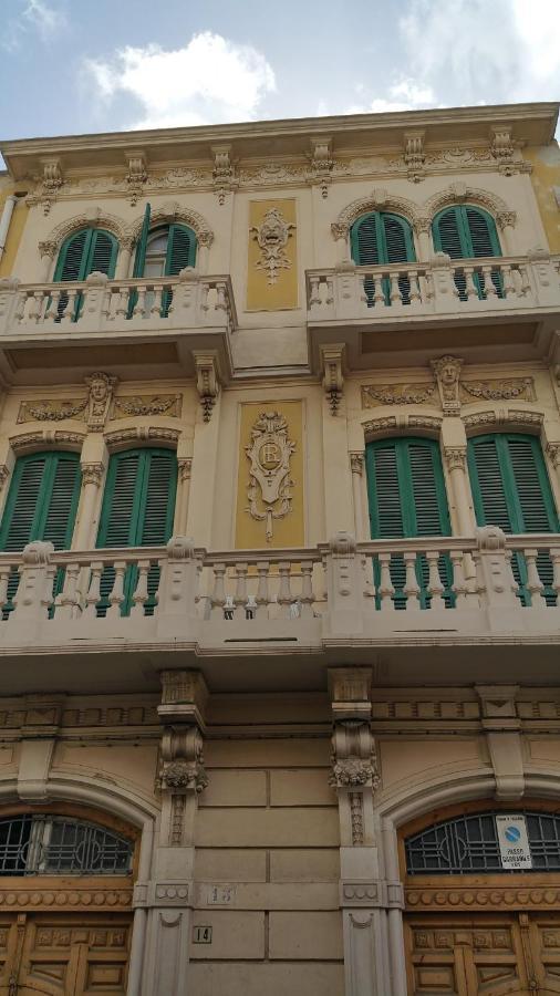 Palazzo Lagioia 2: Prestigioso Miniappartamento Triggiano Exterior photo